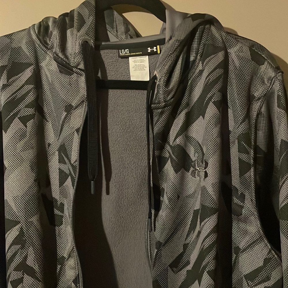 Men’s Under Armour zip up hoodie